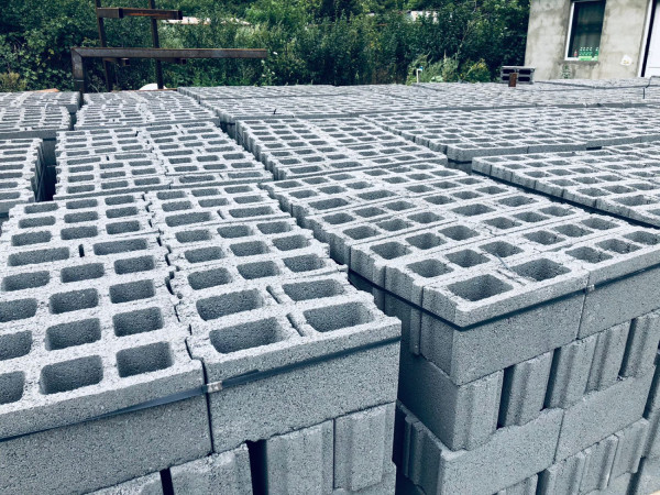 machine-automatique-a-parpaings-et-paves-big-3