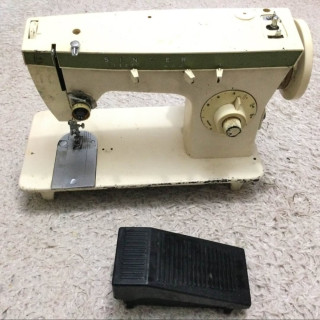 الة خياطة بحالة جيدة